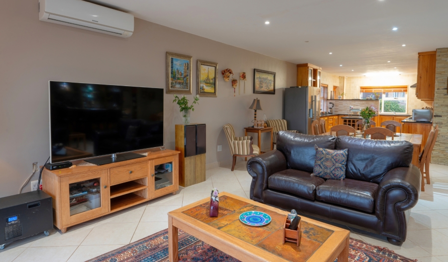 5 Bedroom Property for Sale in Paradise Beach Eastern Cape